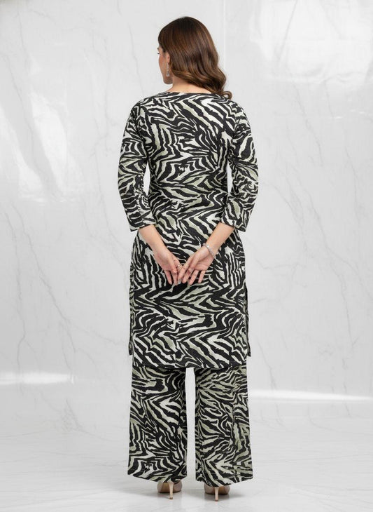 Wild Chic Statement – Unstitched Bana Dora Suit